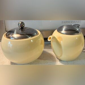 Zero Japan Formally Bee House,Sugar and Creamer, Banana Color